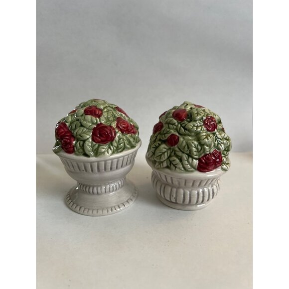 Victorian House Collection KD13056AB Salt & Pepper Shakers Rose Design - Picture 1 of 4